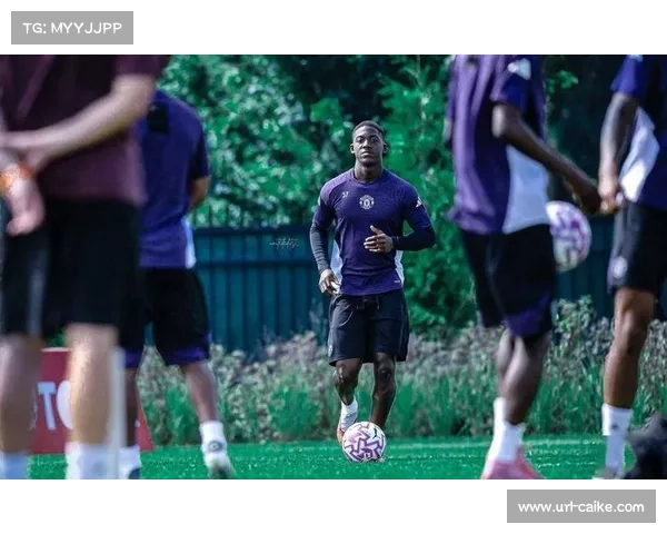 曼联小将梅努替补登场表现平平 球队期待其状态尽快提升 曼联小将梅努替补登场表现平平 球队期待其状态尽快提升